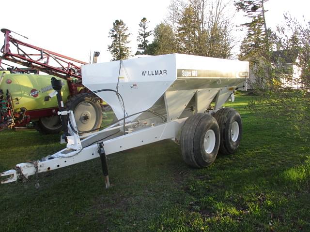 Image of Willmar Super 600 equipment image 4