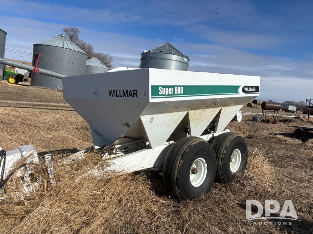 Willmar Super 600 Equipment Image0