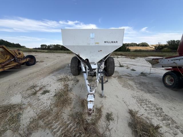 Image of Willmar Super 800 equipment image 2