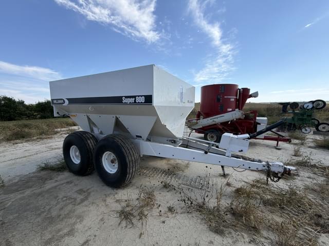 Image of Willmar Super 800 equipment image 1