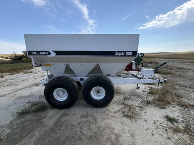 Image of Willmar Super 800 equipment image 3