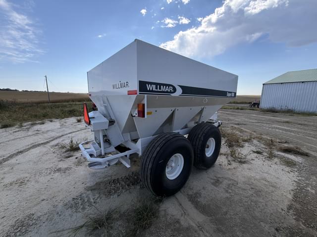 Image of Willmar Super 800 equipment image 4