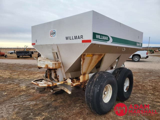 Image of Willmar Super 800 equipment image 2