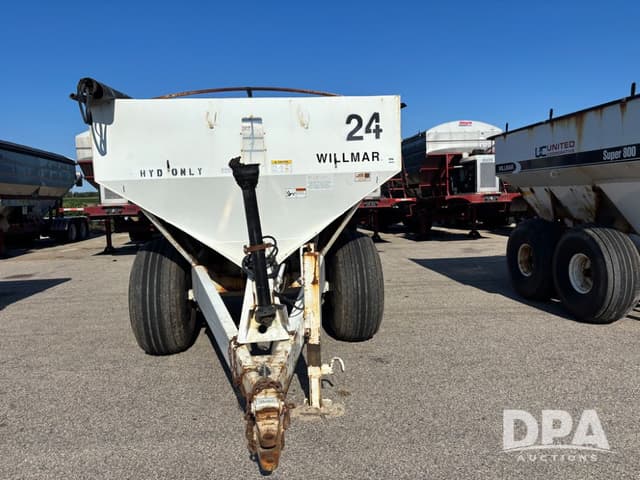 Image of Willmar Super 800 equipment image 2