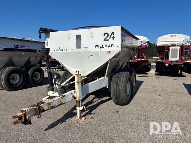 Image of Willmar Super 800 equipment image 1