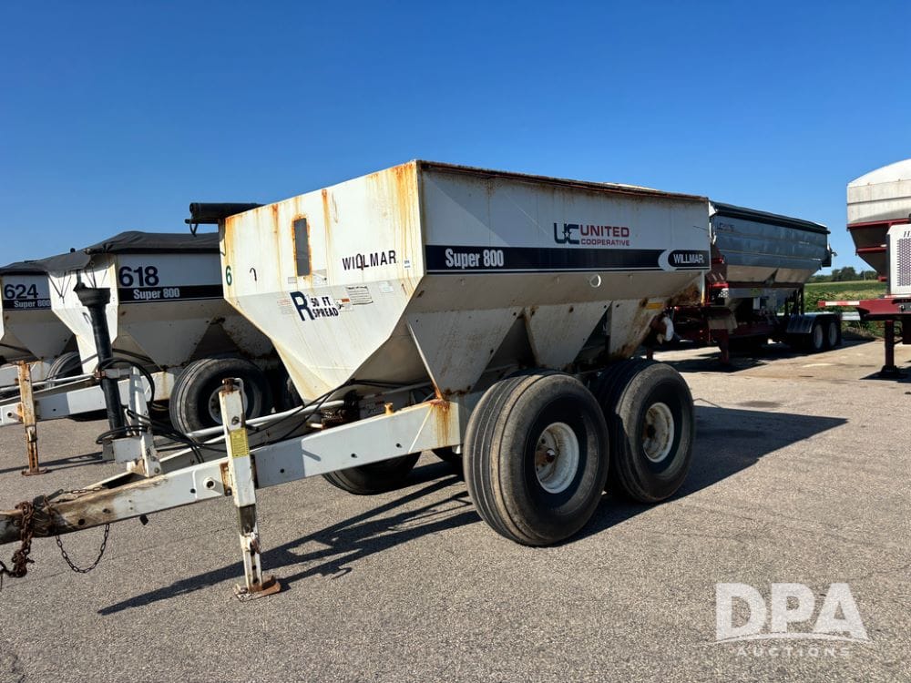 Willmar Super 800 Equipment Image0