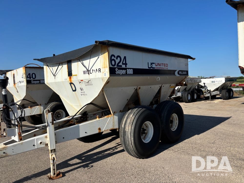 Willmar Super 800 Equipment Image0