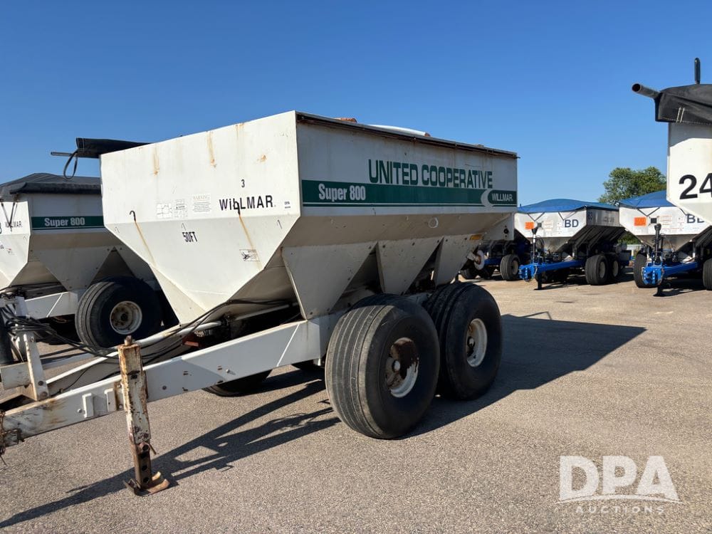 Willmar Super 800 Equipment Image0