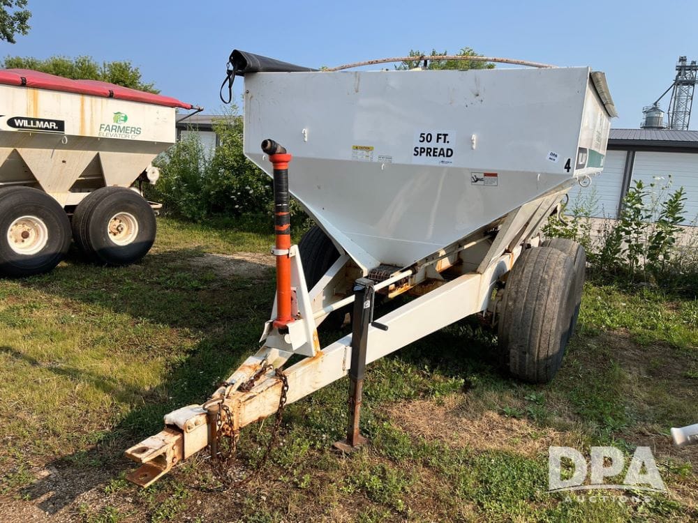 Willmar Super 800 Equipment Image0