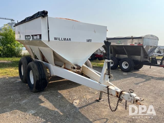 Image of Willmar Super 800 equipment image 2