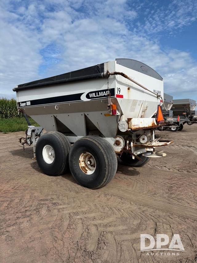 Image of Willmar Super 800 equipment image 2