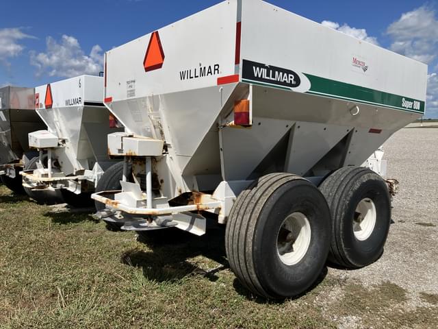 Image of Willmar Super 800 equipment image 4