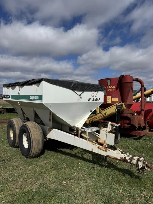 Image of Willmar Super 800 equipment image 1