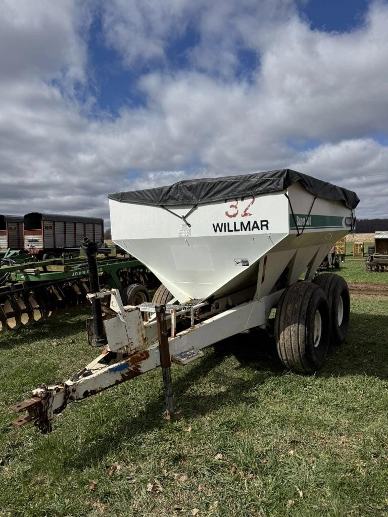 Willmar Super 800 Equipment Image0