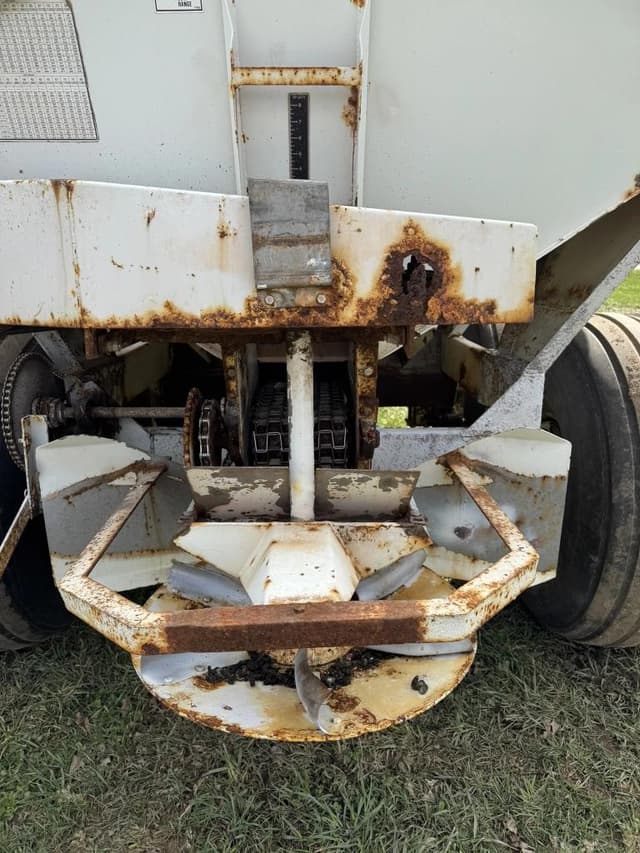 Image of Willmar Super 800 equipment image 2