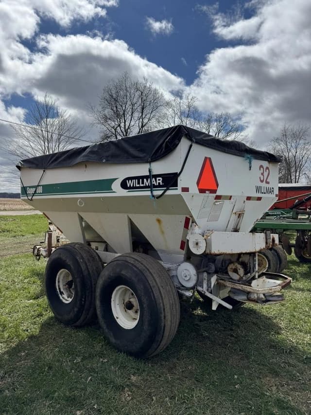 Image of Willmar Super 800 equipment image 4