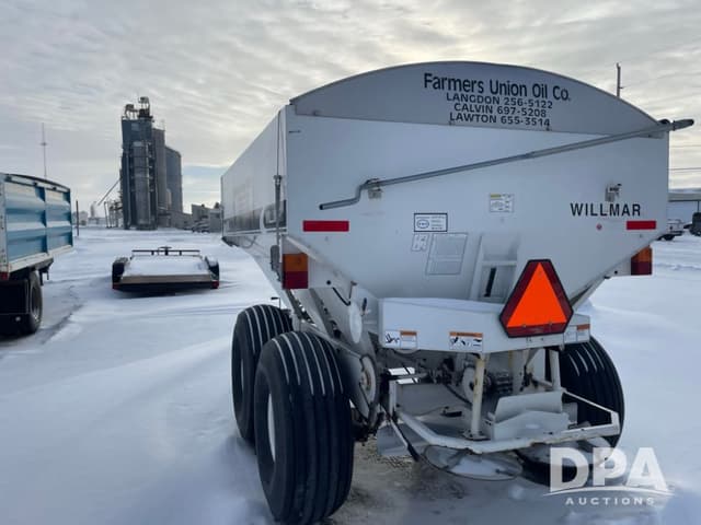 Image of Willmar Super 800 equipment image 4