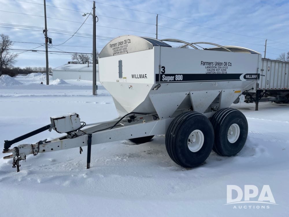 Willmar Super 800 Equipment Image0