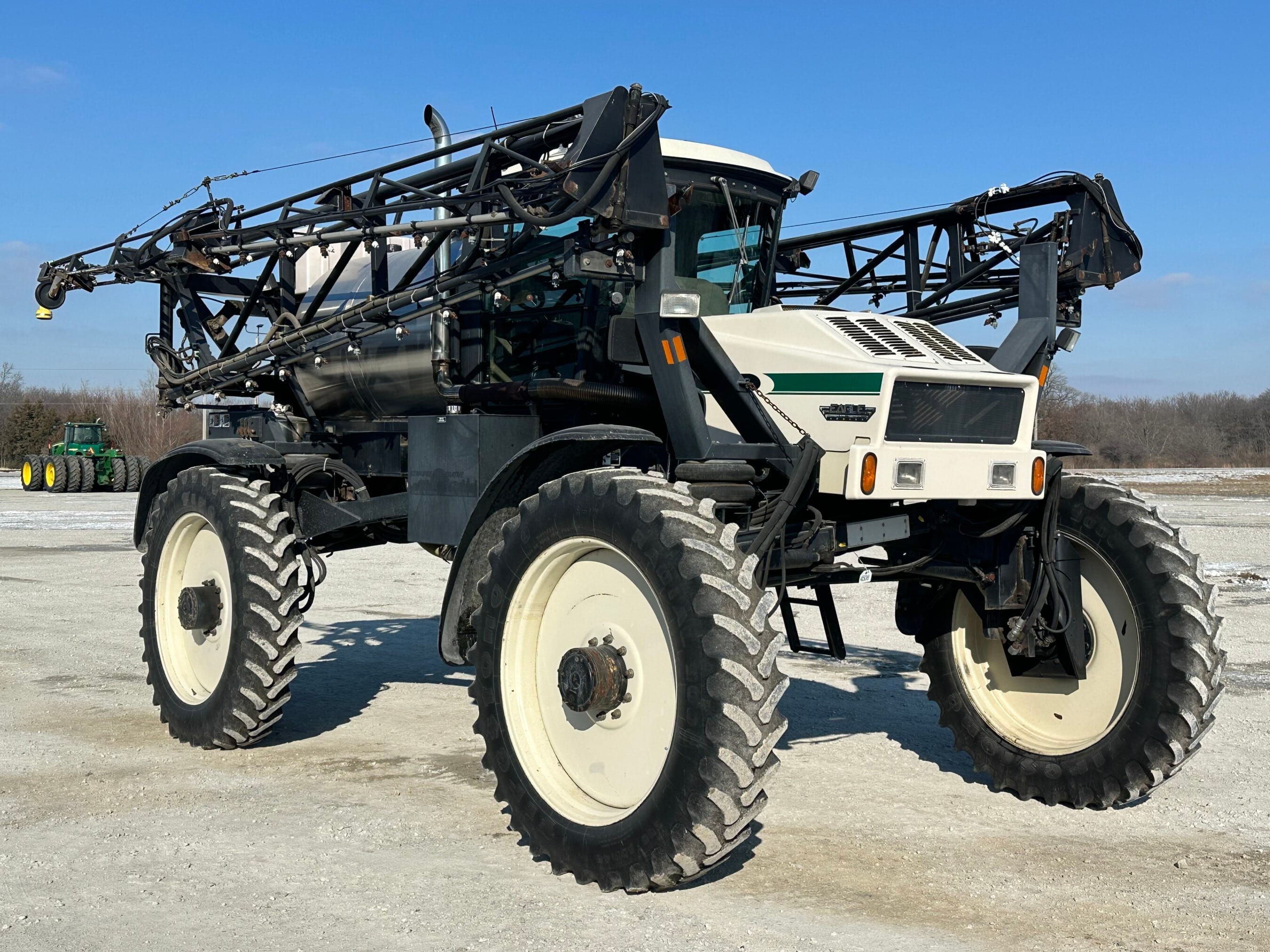 Willmar Eagle 8100 Equipment Image0