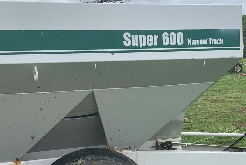 Willmar Super 600 Equipment Image0