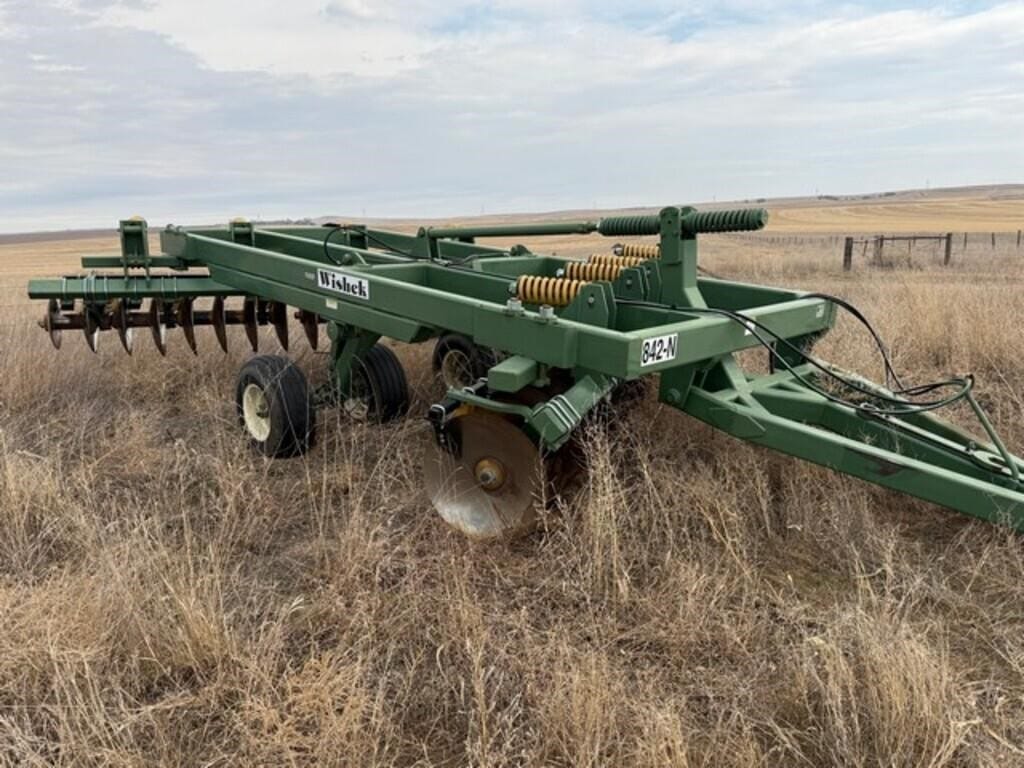 Wishek 842N Equipment Image0