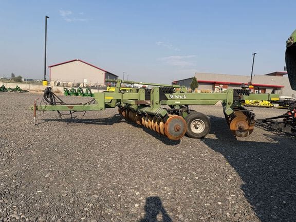 Wishek 842N Equipment Image0