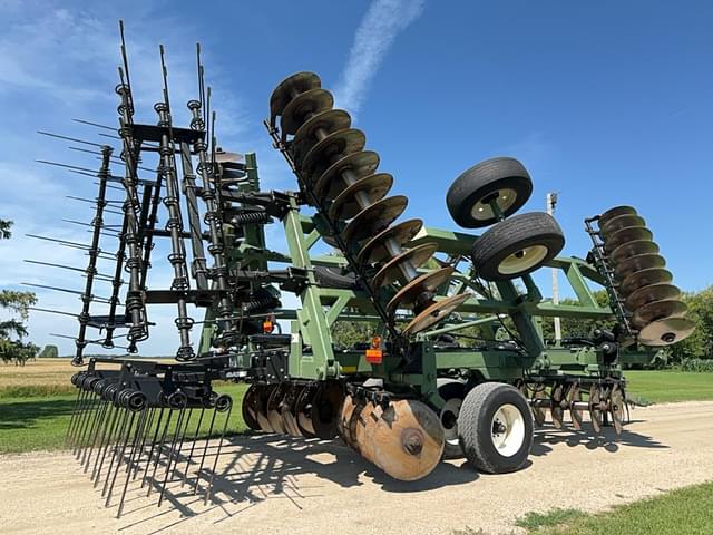 Image of Wishek 842NT equipment image 2