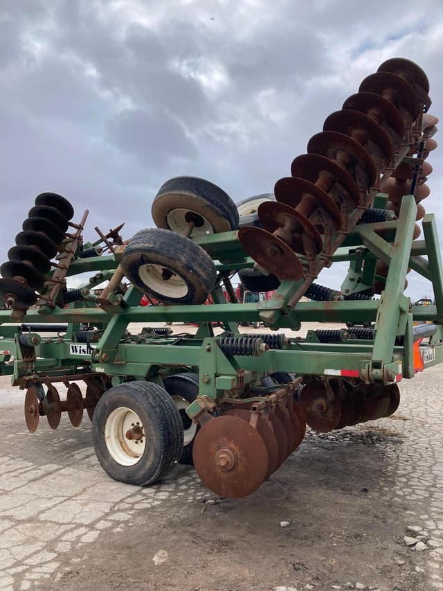 Image of Wishek 842NT equipment image 1