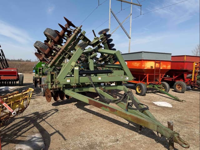 Image of Wishek 842NT equipment image 3