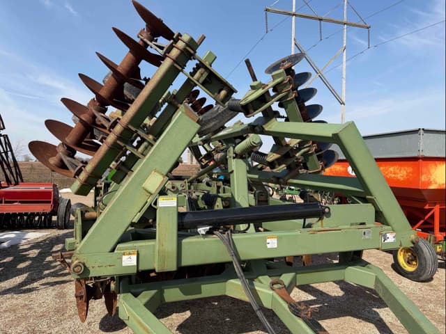 Image of Wishek 842NT equipment image 4