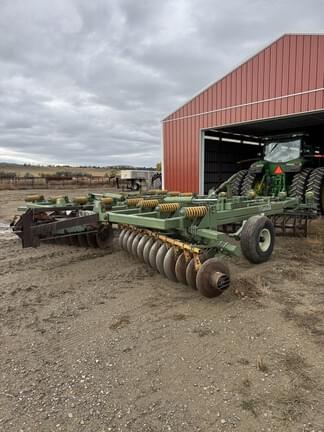 Image of Wishek 842T equipment image 1