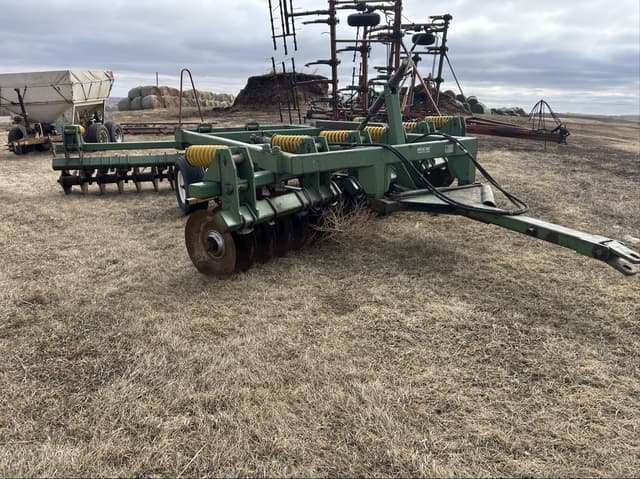 Image of Wishek 642 equipment image 2