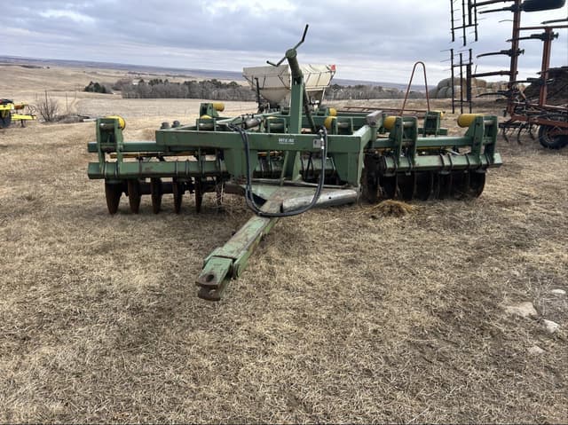 Image of Wishek 642 equipment image 1