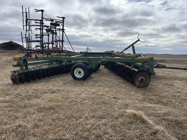 Image of Wishek 642 equipment image 3