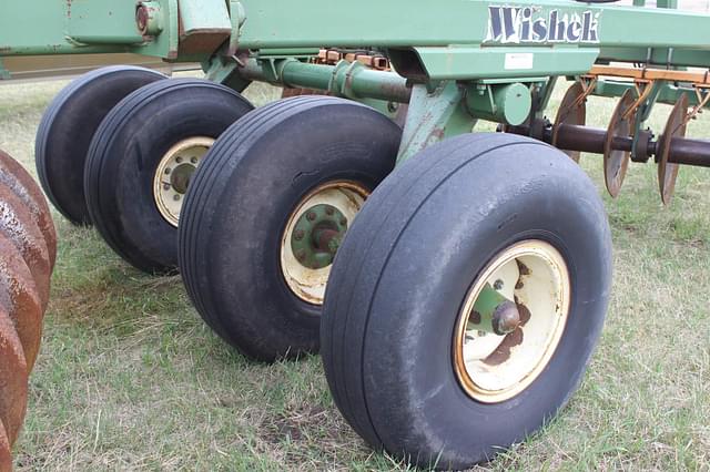 Image of Wishek 814NT equipment image 4