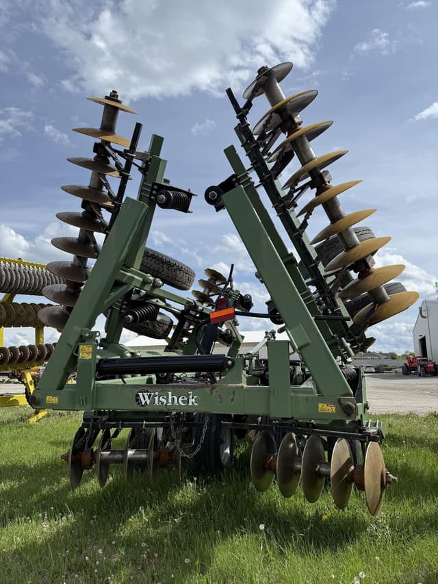 Image of Wishek 842NT equipment image 4