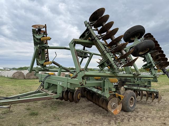 Image of Wishek 842T equipment image 1