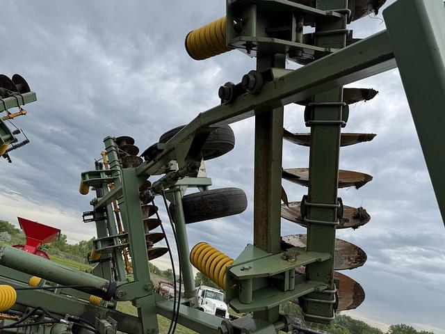 Image of Wishek 842T equipment image 4