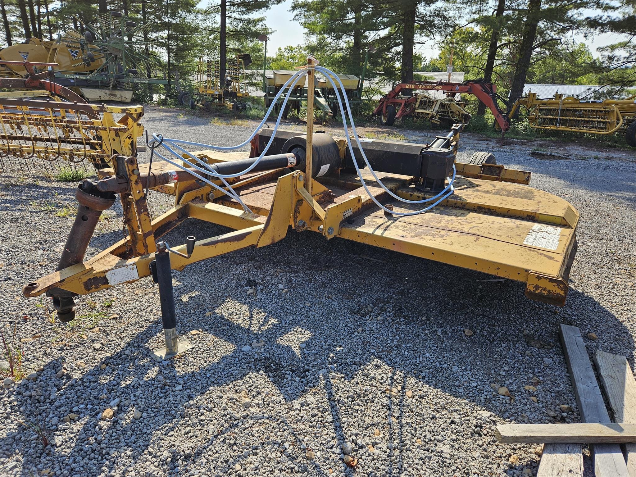 Woods 2126 Equipment Image0