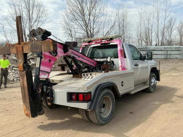 Image of Chevrolet 3500 equipment image 2