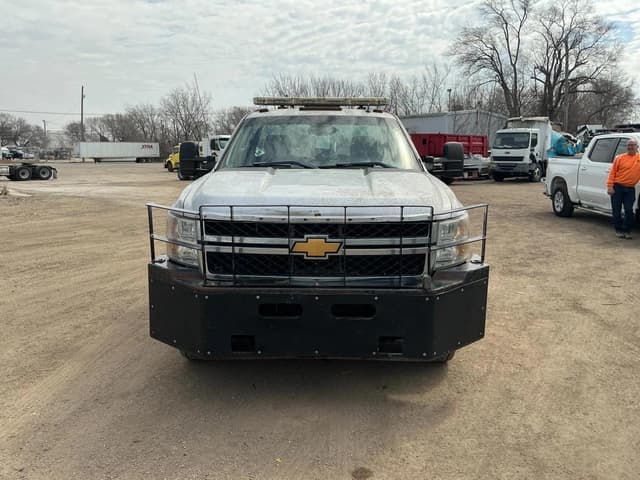 Image of Chevrolet 3500 equipment image 4