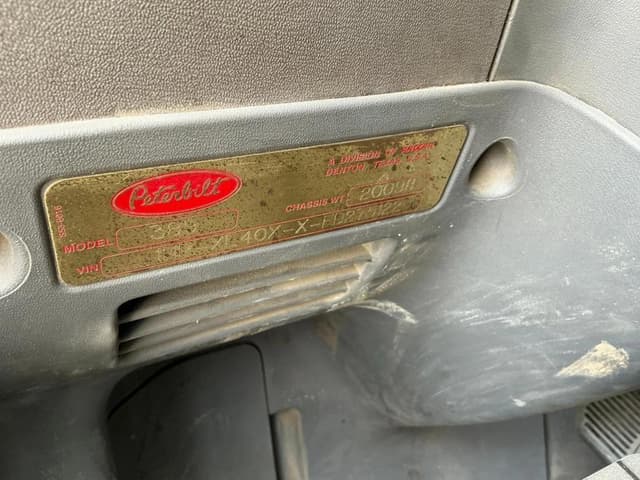 Image of Peterbilt 389 equipment image 4