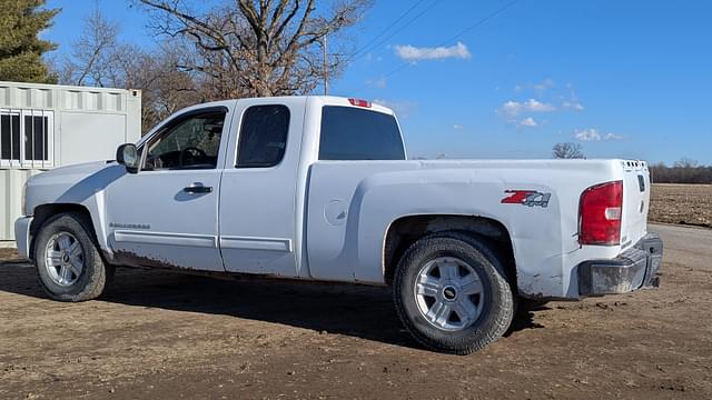 Image of Chevrolet Silverado equipment image 2