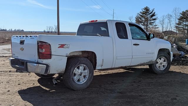 Image of Chevrolet Silverado equipment image 4