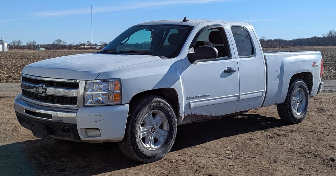 Image of Chevrolet Silverado Primary image