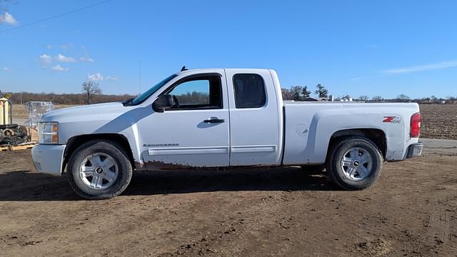 Image of Chevrolet Silverado equipment image 1