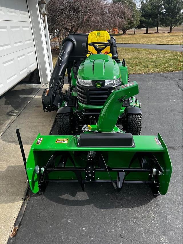 Image of John Deere X758 equipment image 4