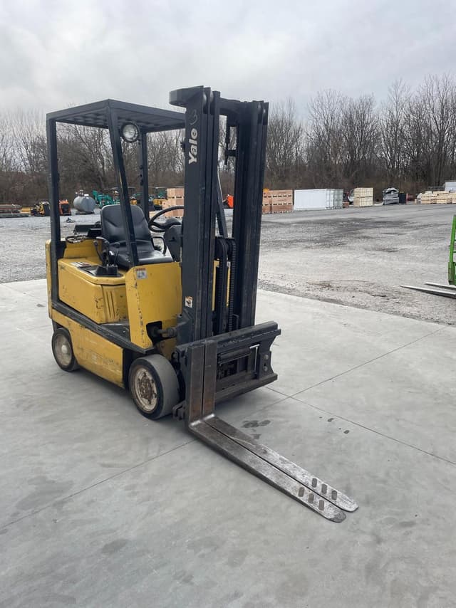 Image of Yale GLC030BFNUAE082 equipment image 1