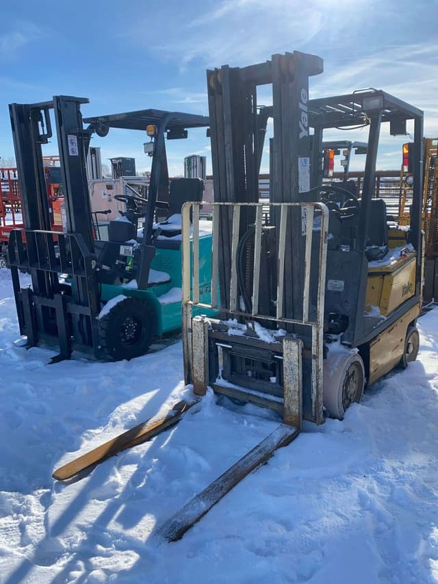 Image of Yale GLC030BFNUAE082 equipment image 2