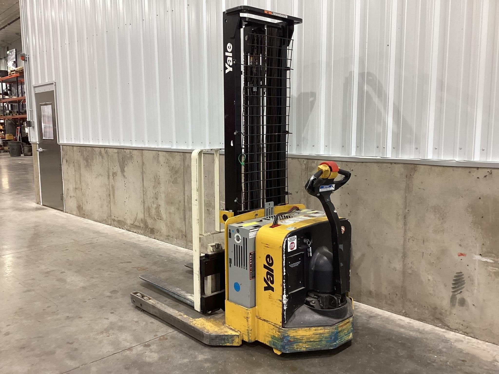 2013 Yale MSW040SF Equipment Image0